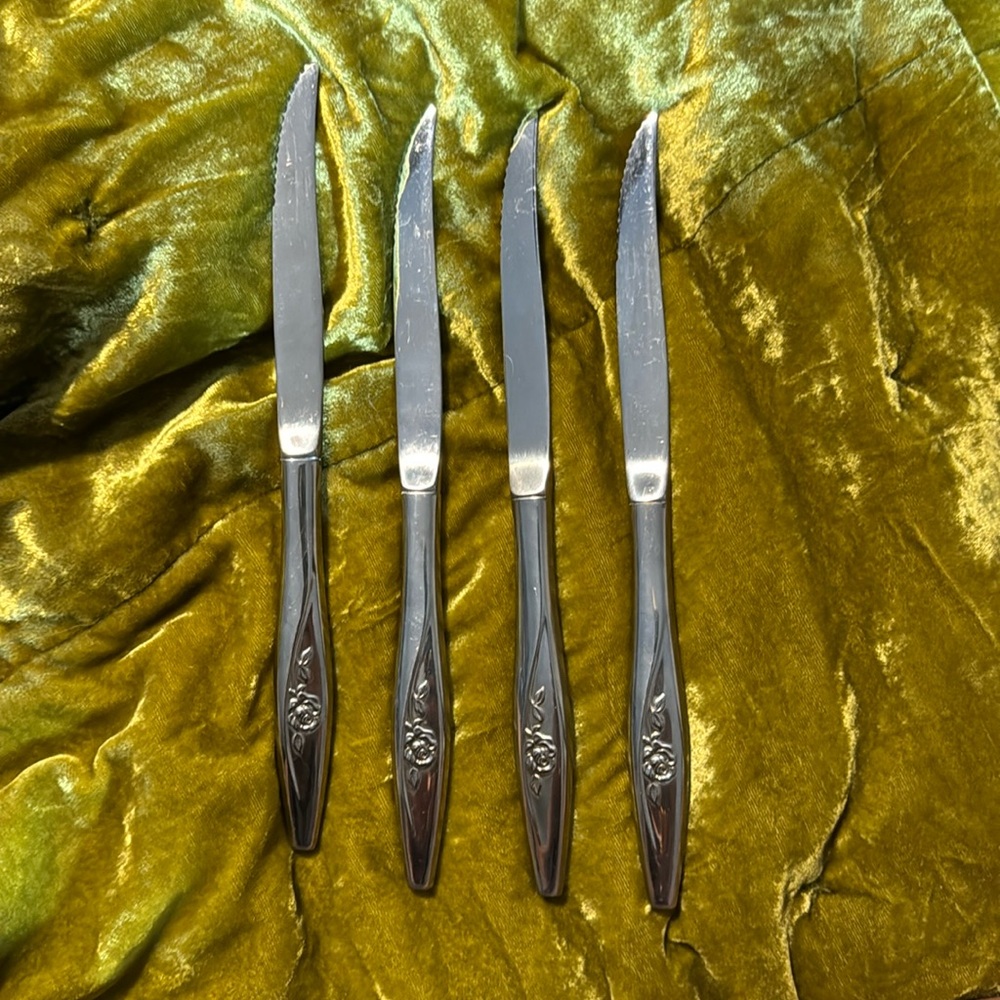 Oneida MY ROSE Community Stainless Flatware Set of 4 Serrated Steak Knives USA